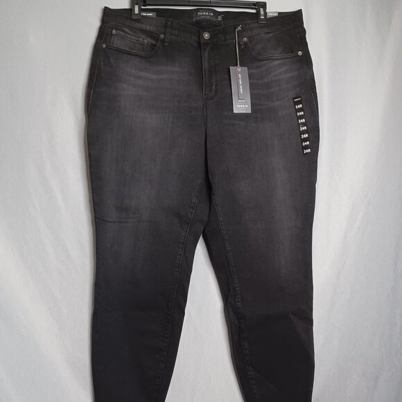 Torrid Jeans Women's Plus Size 24R Black Sky-High Skinny Denim Pants NWT - Picture 1 of 9